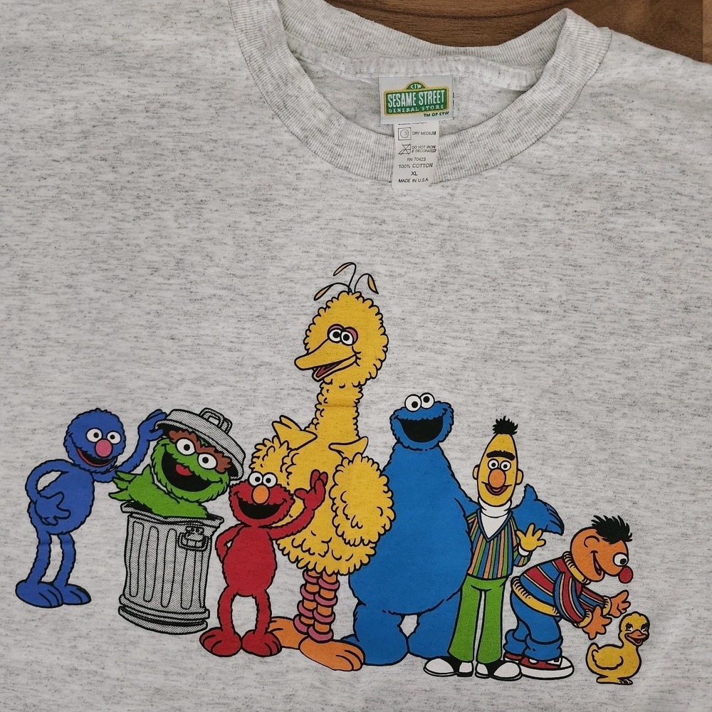 VTG Sesame Street 90s Tee Shirt Size XL Off-White Color Single Stitch
